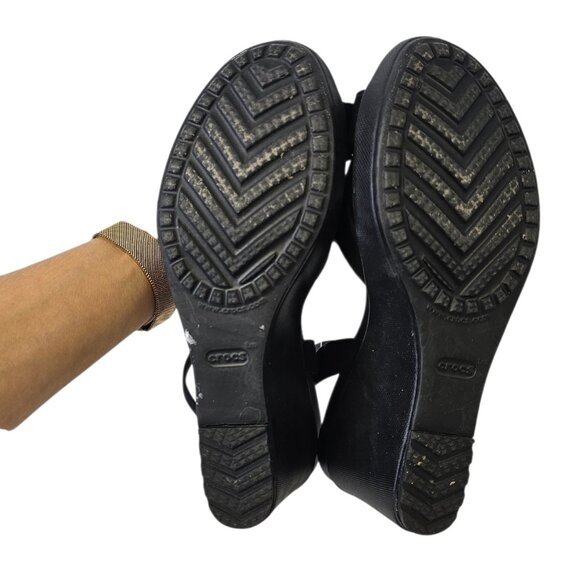 CROCS Womens Leigh ll Ankle Strap Wedge Sandals, Black, Size 7 - Picture 10 of 11